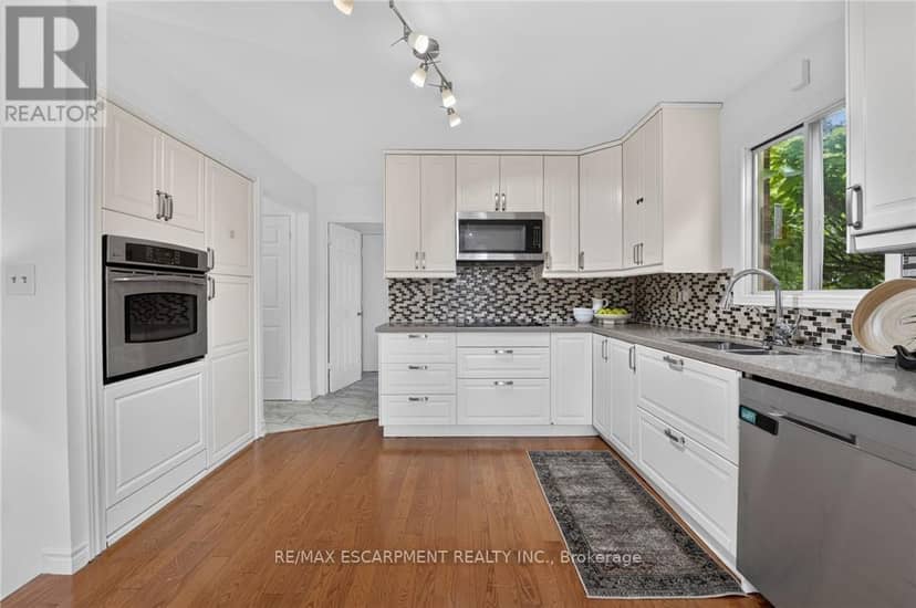 2450 Overton Drive — photo 13 of 40