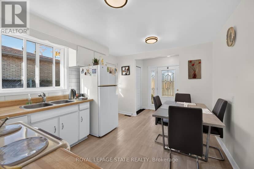 411 Queen Victoria Drive — photo 16 of 40
