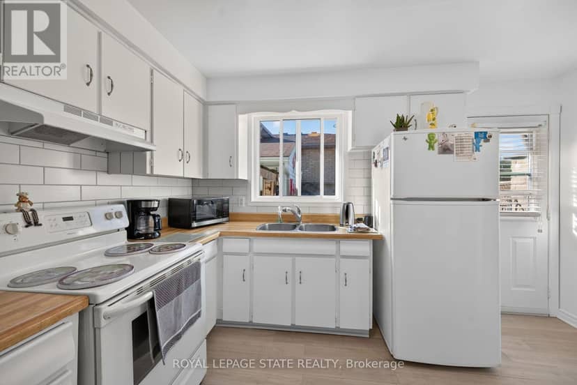 411 Queen Victoria Drive — photo 17 of 40