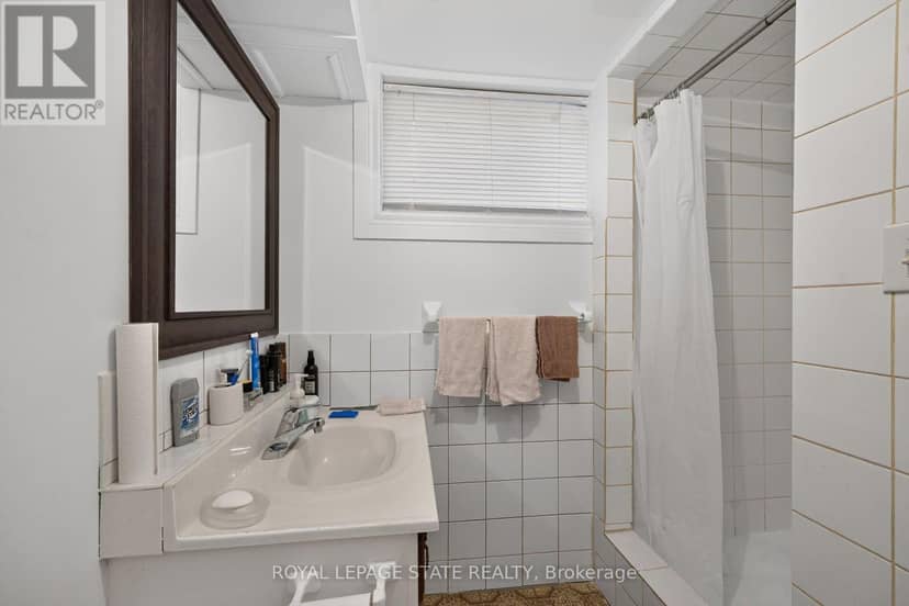 411 Queen Victoria Drive — photo 22 of 40