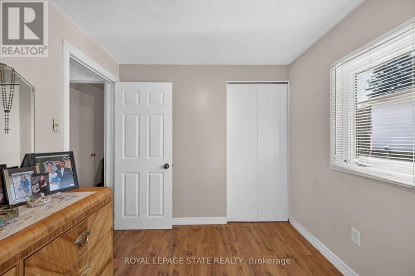 411 Queen Victoria Drive — photo 30 of 40