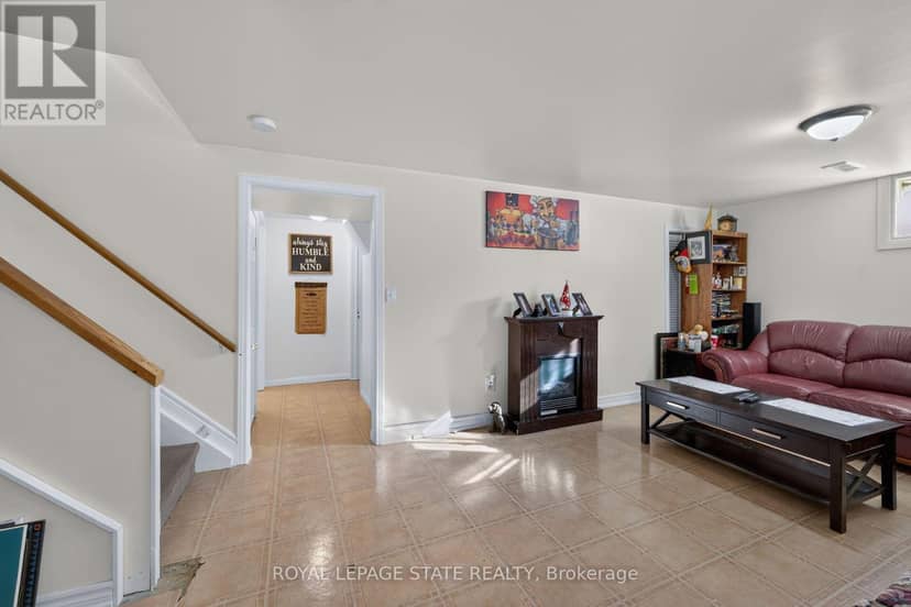 411 Queen Victoria Drive — photo 35 of 40