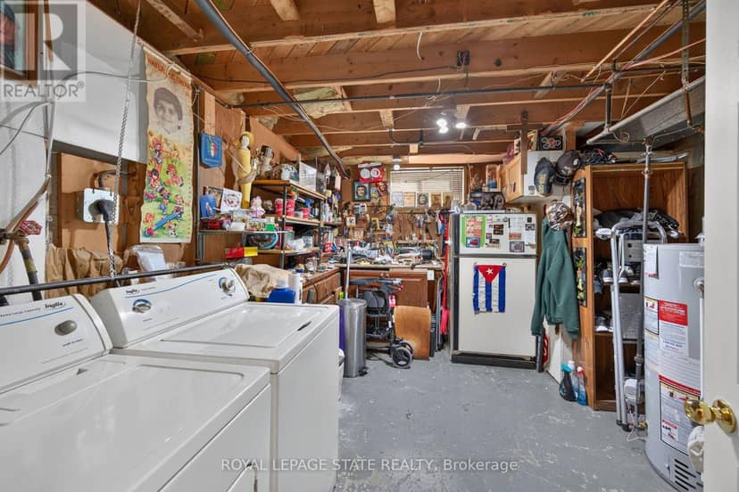 411 Queen Victoria Drive — photo 37 of 40