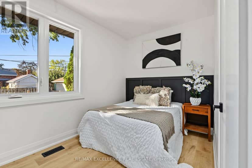 98 Wise Crescent — photo 14 of 36