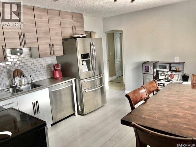 1246 8th STREET, Estevan, photo 3