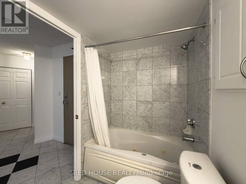 208 - 2200 John Street — photo 13 of 25