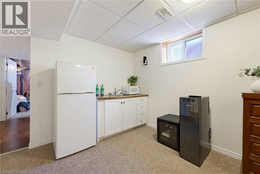 934 ZELLER Crescent — photo 16 of 35
