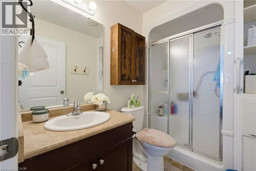 934 ZELLER Crescent — photo 12 of 35