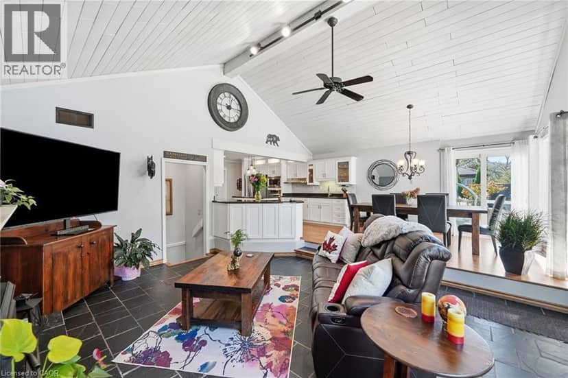 2101 EDINBURGH Drive — photo 11 of 40