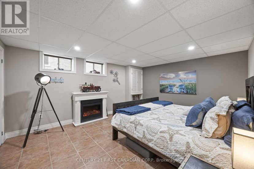 10159 Meadowlily Crescent — photo 34 of 40