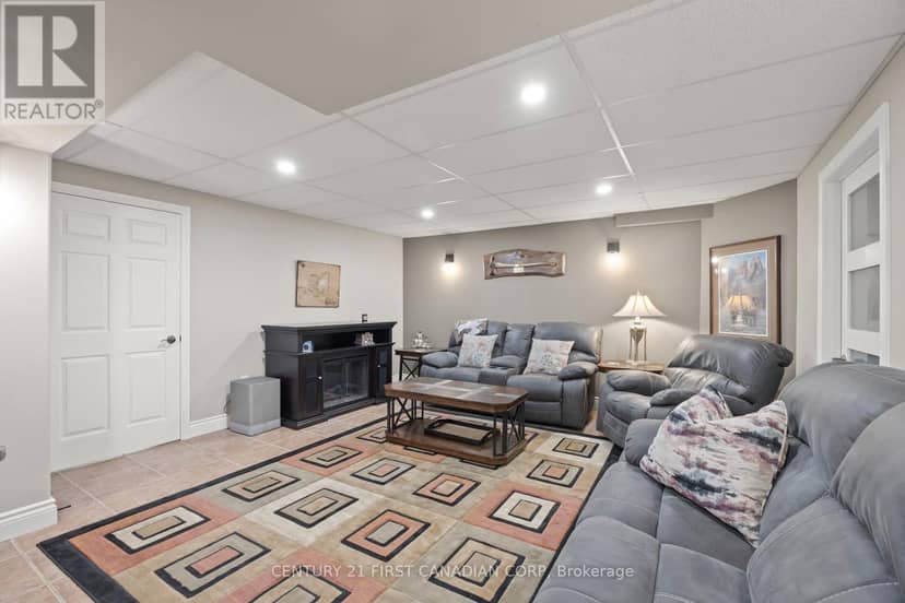 10159 Meadowlily Crescent — photo 32 of 40