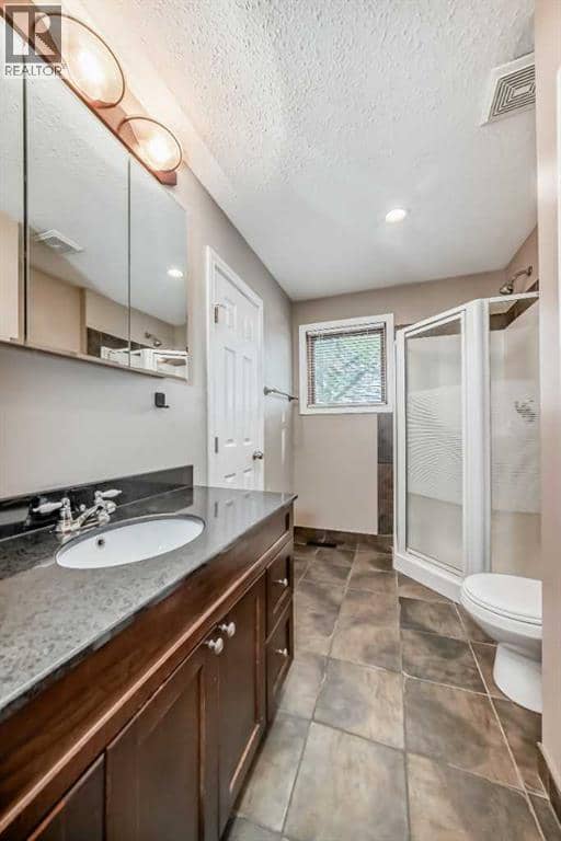 2 Nichols Crescent — photo 33 of 40