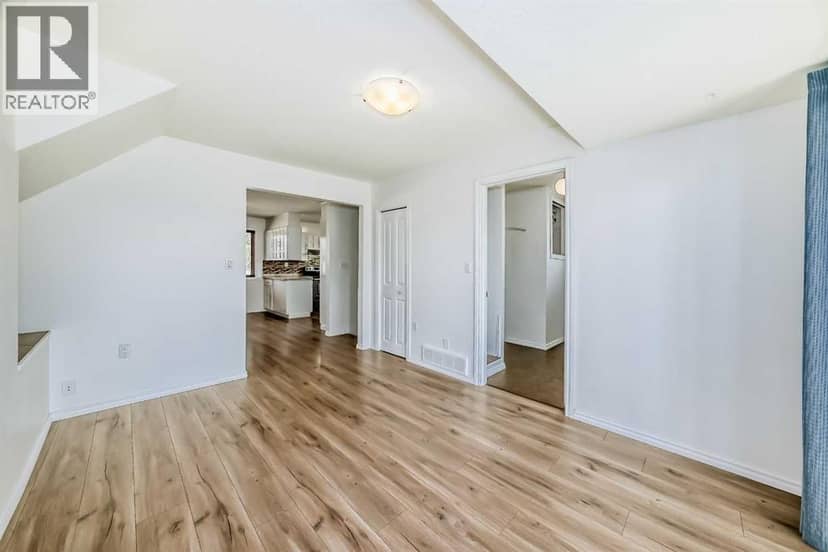 2 Nichols Crescent — photo 15 of 40