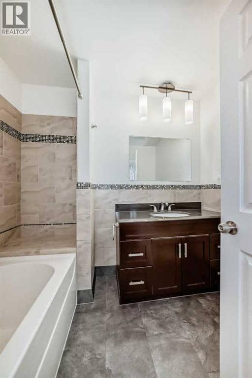 2 Nichols Crescent — photo 17 of 40