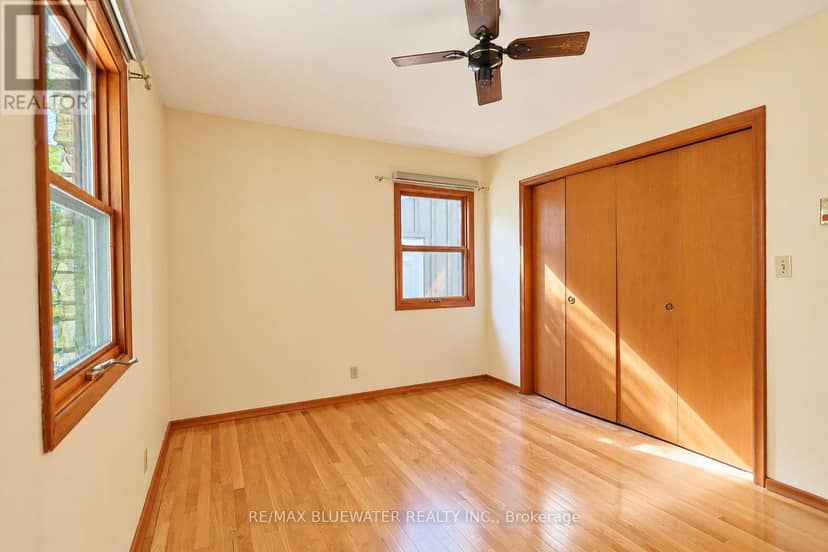 10138 Edmonds Boulevard — photo 16 of 40