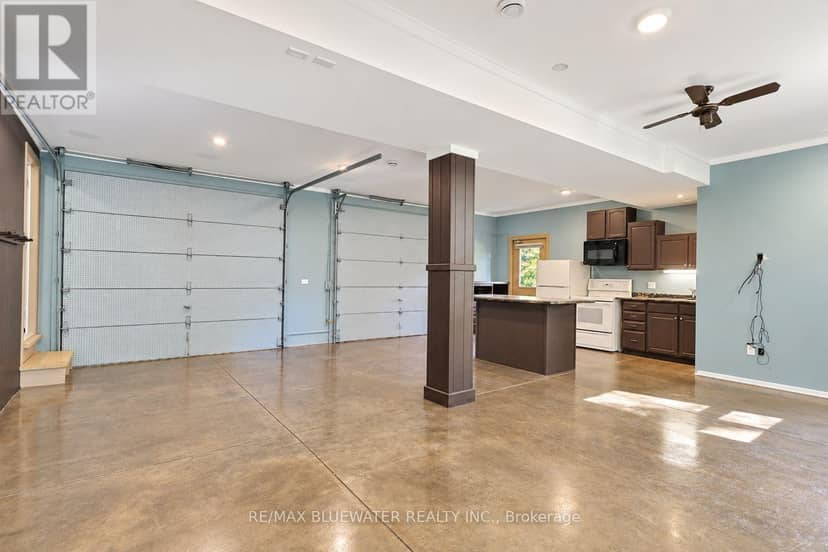 10138 Edmonds Boulevard — photo 26 of 40