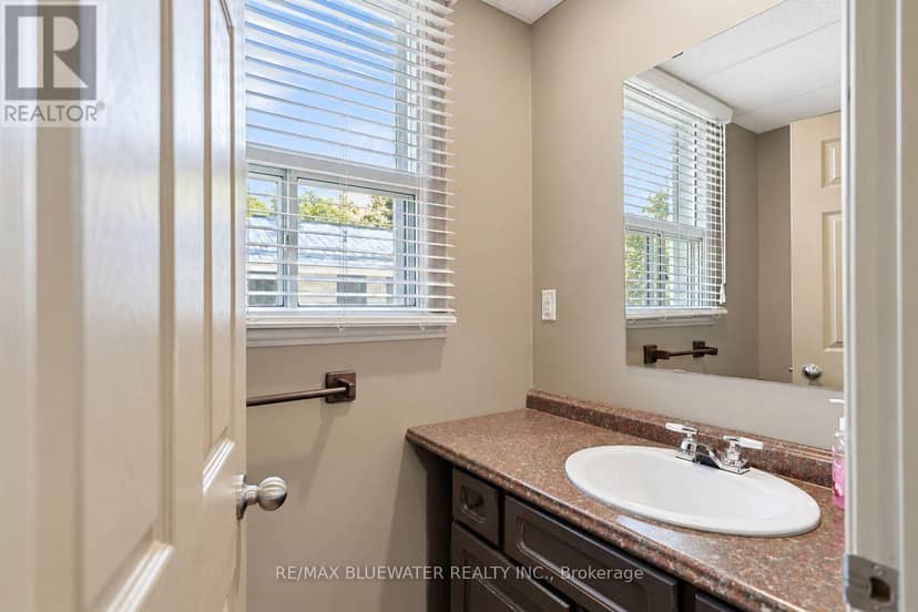 10138 Edmonds Boulevard — photo 28 of 40