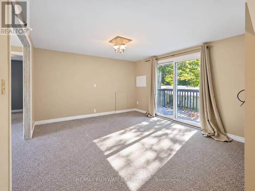 10138 Edmonds Boulevard — photo 33 of 40