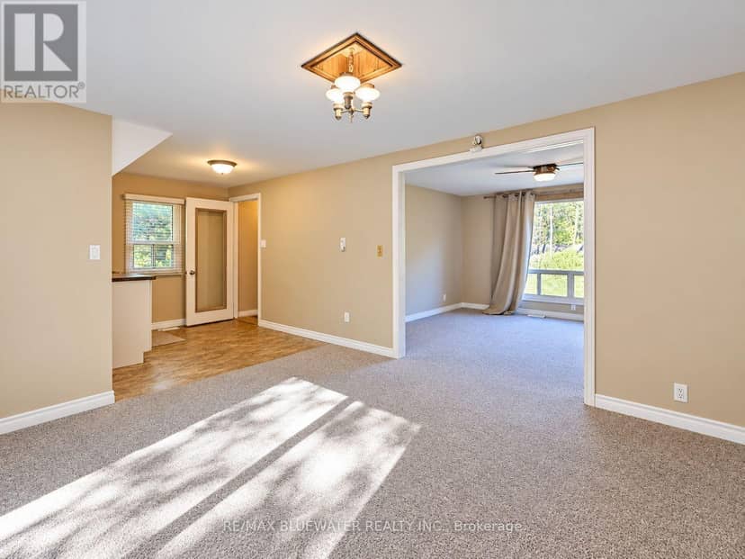 10138 Edmonds Boulevard — photo 34 of 40
