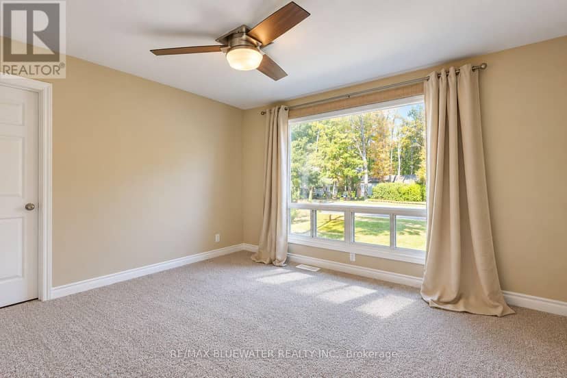 10138 Edmonds Boulevard — photo 35 of 40