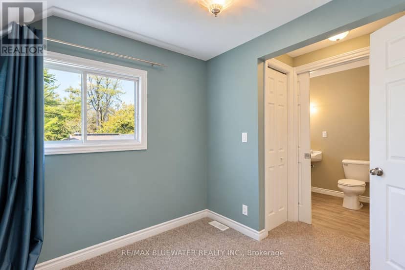 10138 Edmonds Boulevard — photo 37 of 40