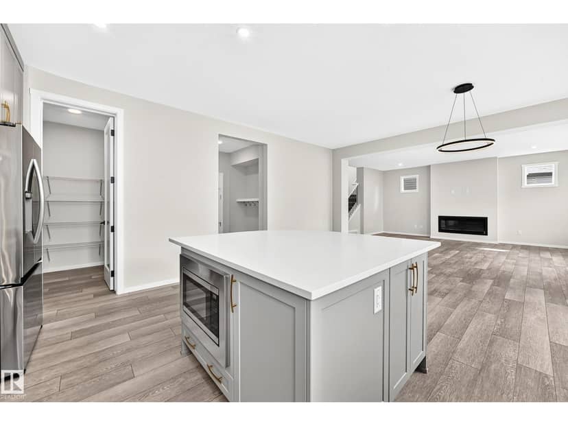 1516 205 ST NW — photo 9 of 40