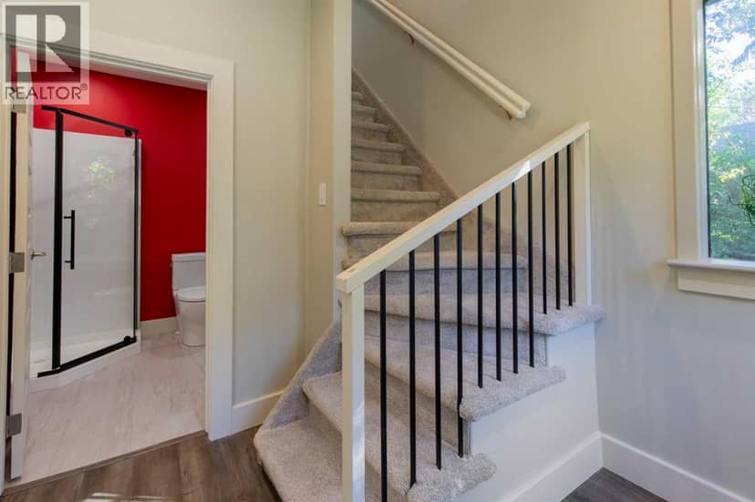 133 14 Street N — photo 16 of 38