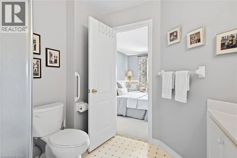 10 ISHERWOOD Avenue Unit# 1 — photo 20 of 34