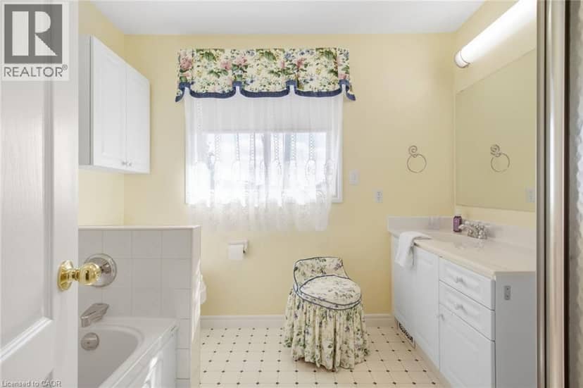10 ISHERWOOD Avenue Unit# 1 — photo 17 of 34