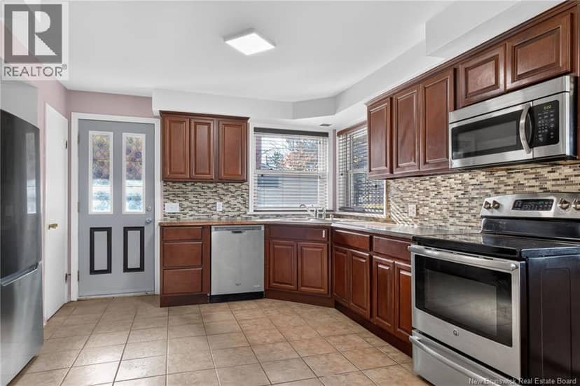 129 Walsh Street — photo 14 of 40