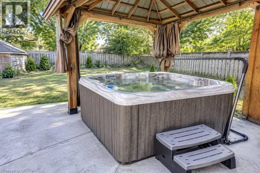 137 COUNTRY CLUB Drive — photo 14 of 16