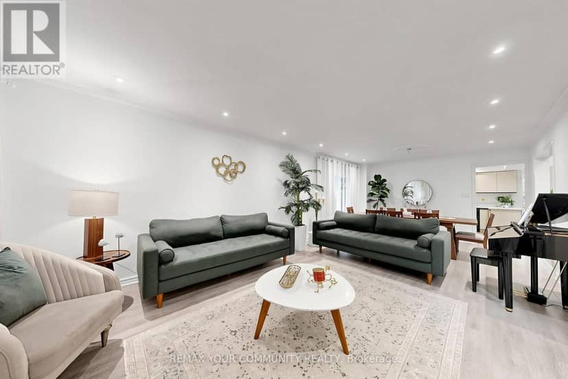 6 Bombay Court, Richmond Hill, photo 5