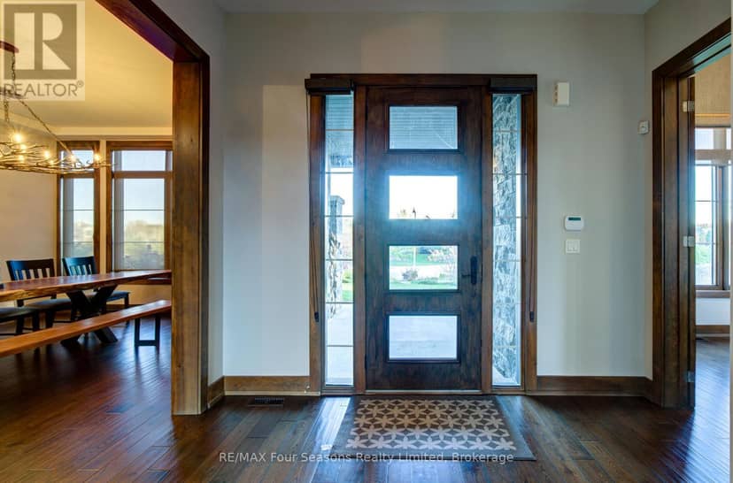 9 Windrose Valley Boulevard, Clearview, photo 3