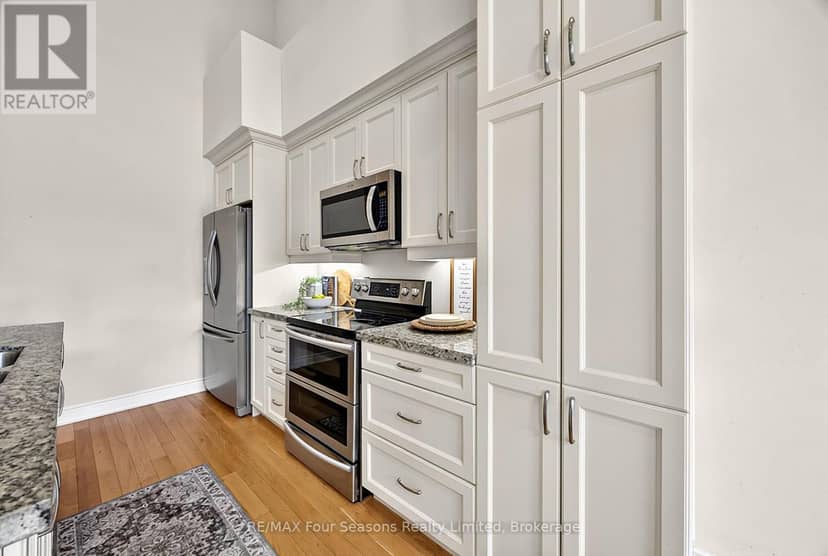 100 Kari Crescent — photo 15 of 40