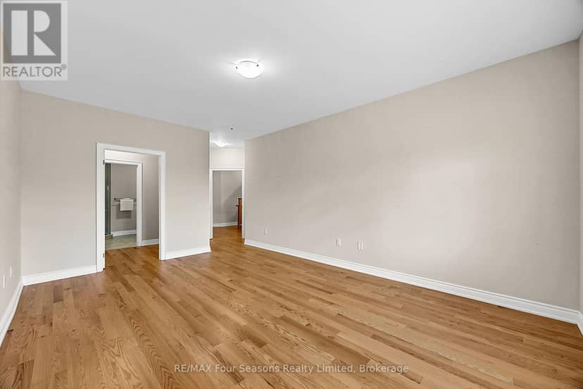100 Kari Crescent — photo 17 of 40