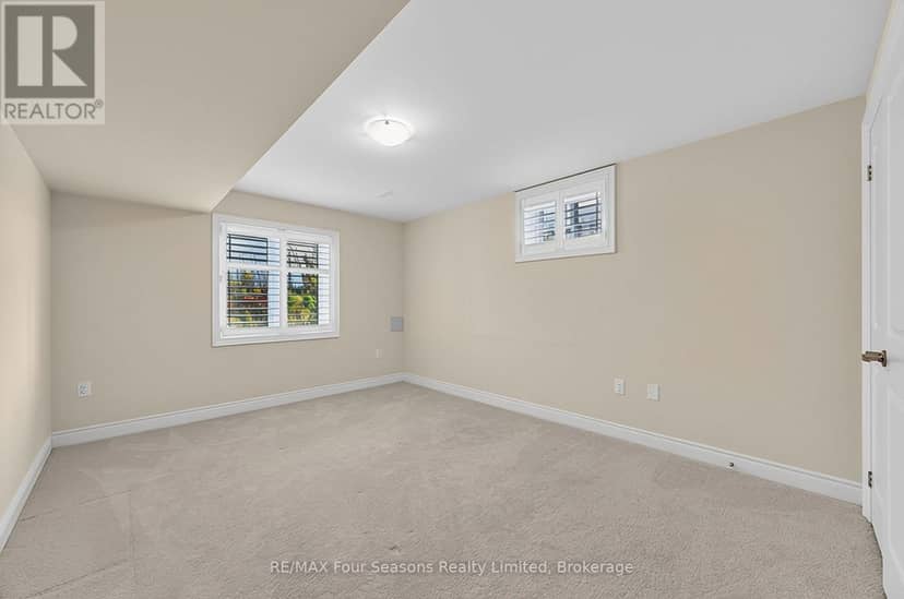 100 Kari Crescent — photo 31 of 40
