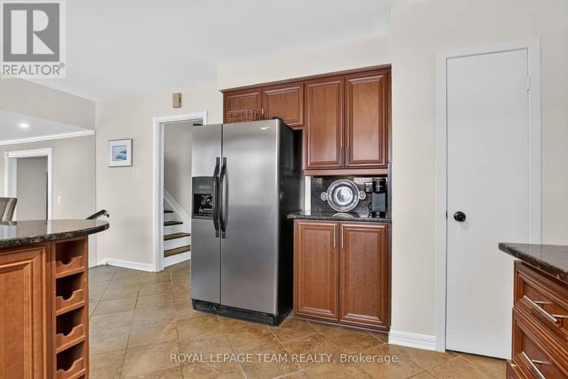 61 Amberwood Crescent — photo 13 of 40