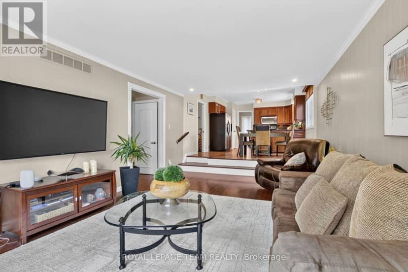 61 Amberwood Crescent — photo 15 of 40
