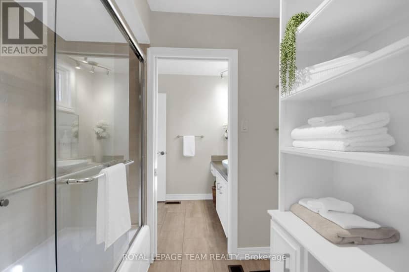 61 Amberwood Crescent — photo 27 of 40