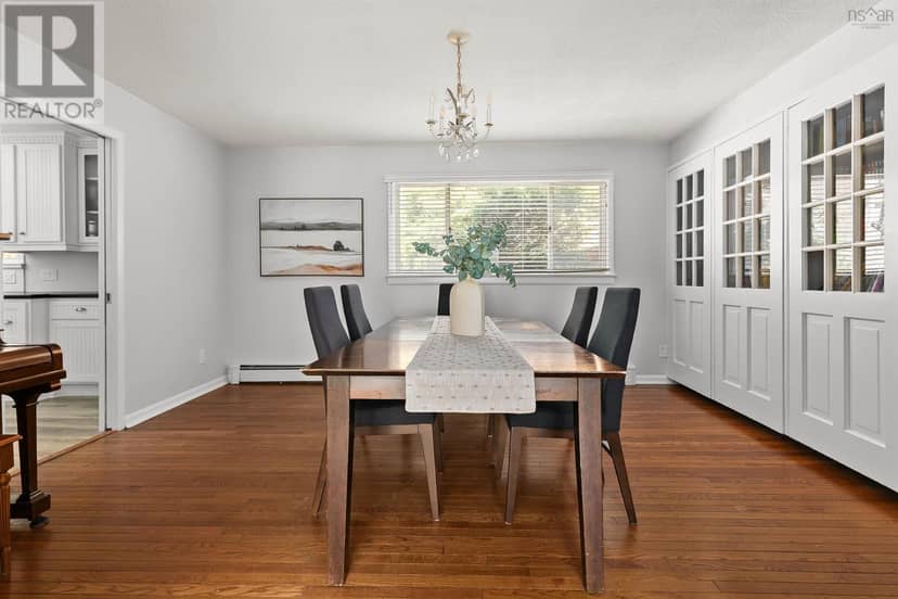 6201 Regina Terrace — photo 9 of 40