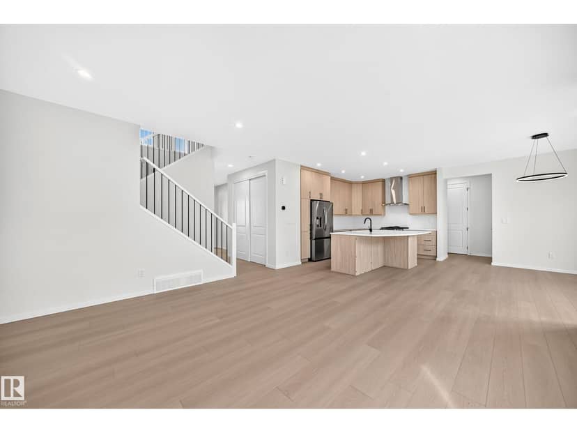 1512 205 ST NW — photo 18 of 40