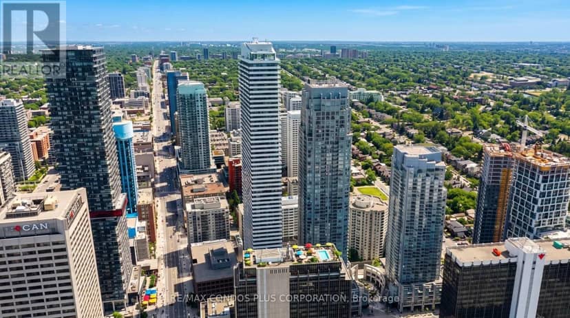 506 - 2221 Yonge Street — photo 3 of 40