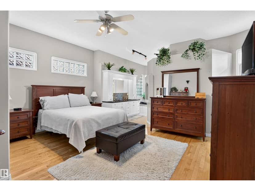 1 Onesti PL — photo 23 of 40
