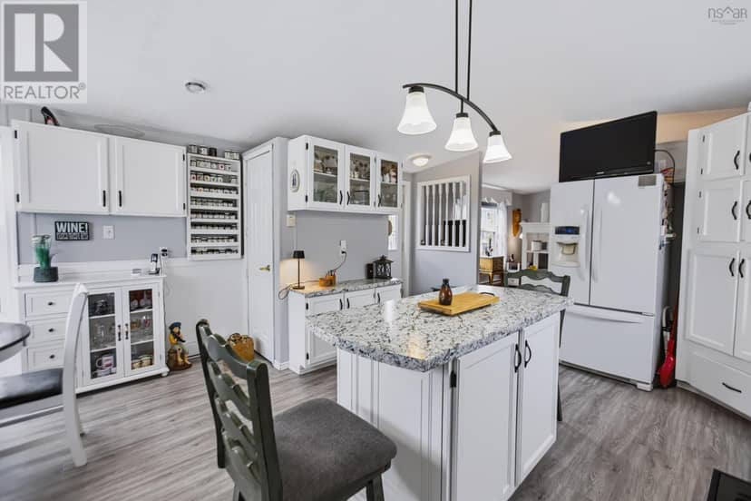 1 Rosewood Drive — photo 14 of 33