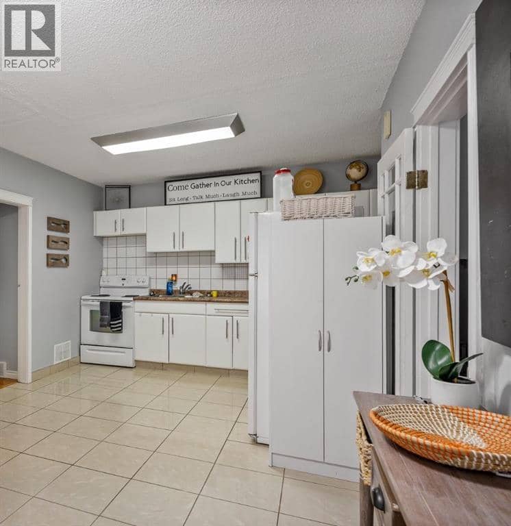 1826 34 Avenue SW — photo 16 of 40