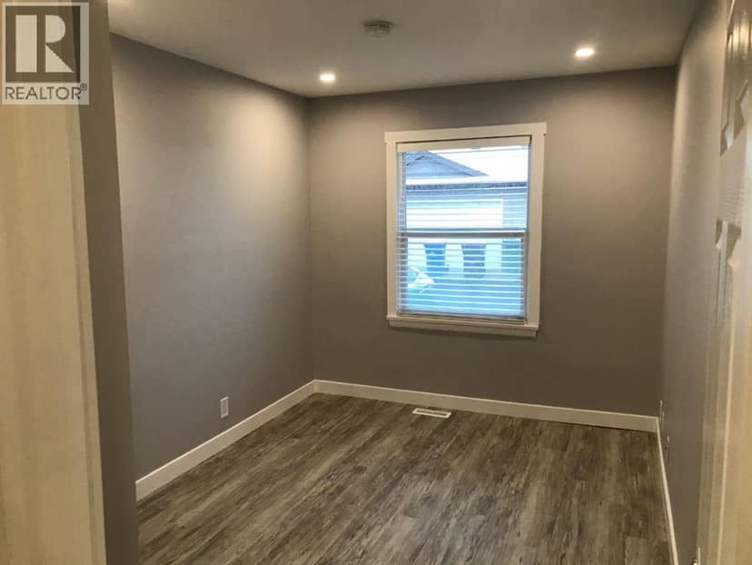 1826 34 Avenue SW — photo 18 of 40