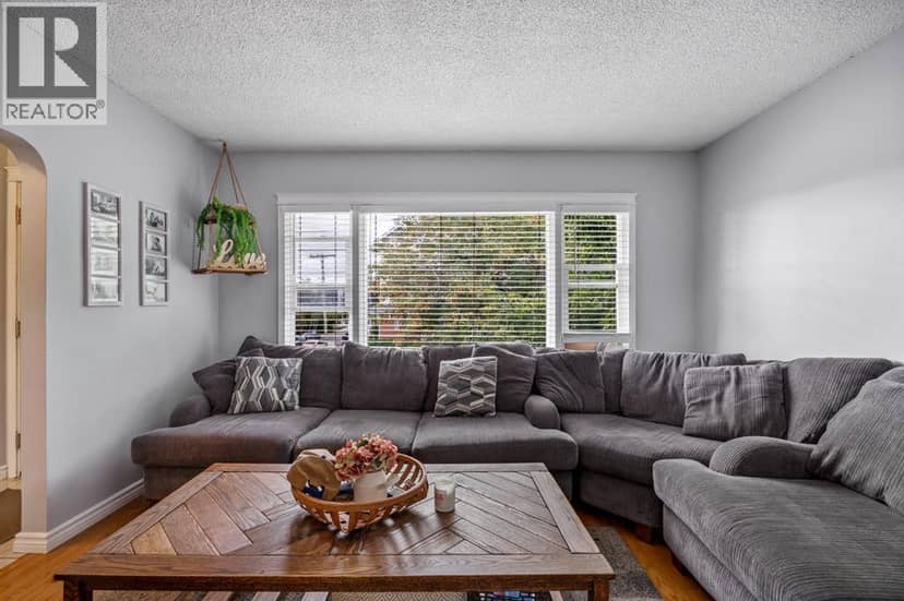 1826 34 Avenue SW — photo 12 of 40