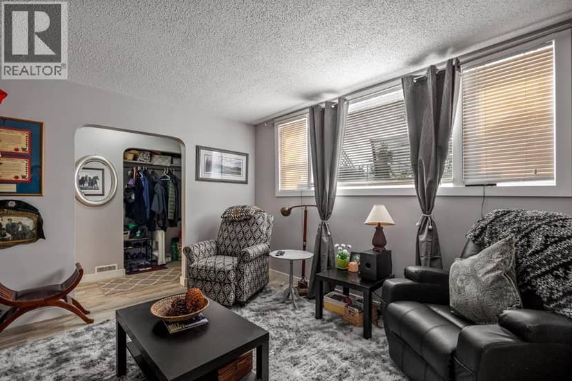 1826 34 Avenue SW — photo 31 of 40