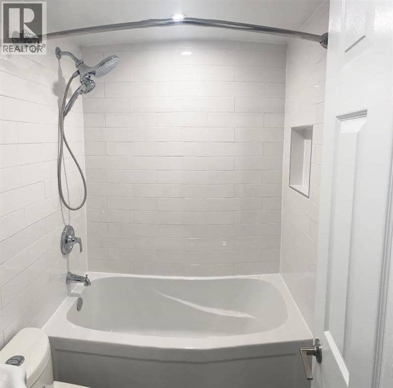 1826 34 Avenue SW — photo 27 of 40