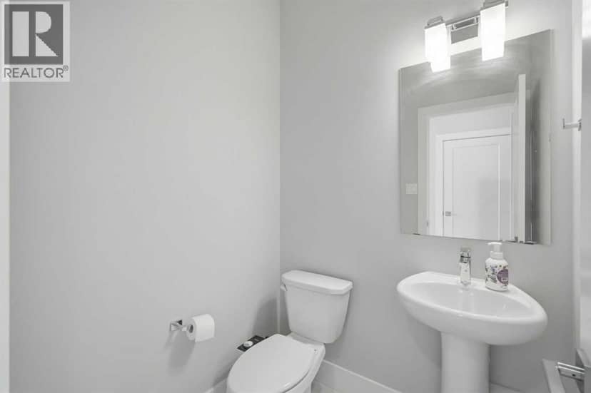 2508 45 Street S — photo 16 of 37
